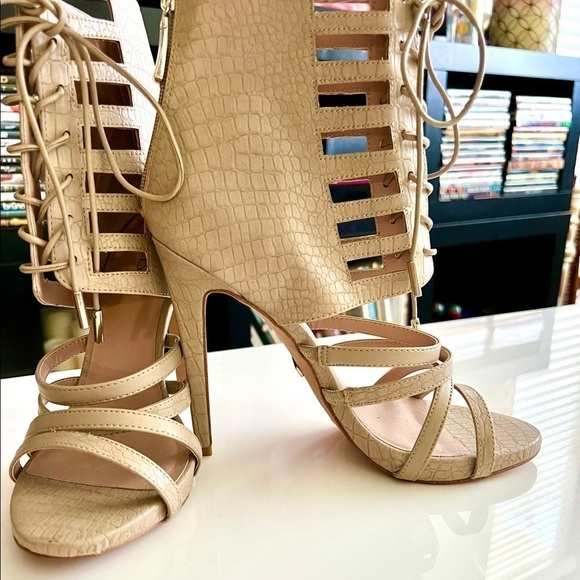 Bebe Vegan Leather Lace up Ankle Cuff Stilettos Sz 9 - Picture 4 of 9